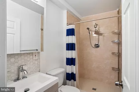 Bath - 1025 Hanson St, Annapolis, MD 21403 photo 5 of 6