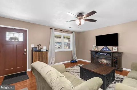 Entry Way - 1085 Fitz Ct, Pasadena, MD 21122 photo 1 of 1