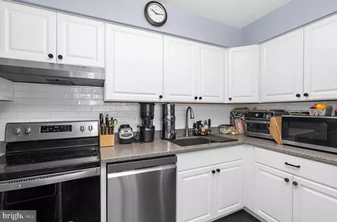 Kitchen - 1085 Fitz Ct, Pasadena, MD 21122 photo 1 of 2
