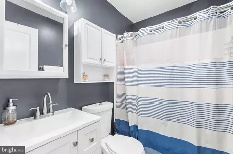 Bath - 1085 Fitz Ct, Pasadena, MD 21122 photo 1 of 1