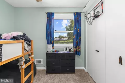 Bedroom - 1085 Fitz Ct, Pasadena, MD 21122 photo 6 of 7