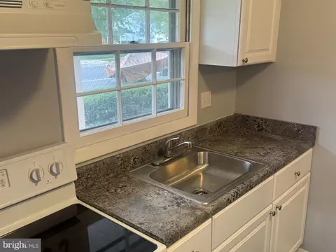 Kitchen - 634 Chapelgate Dr, Odenton, MD 21113 photo 2 of 2