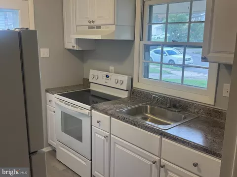 Kitchen - 634 Chapelgate Dr, Odenton, MD 21113 photo 1 of 2