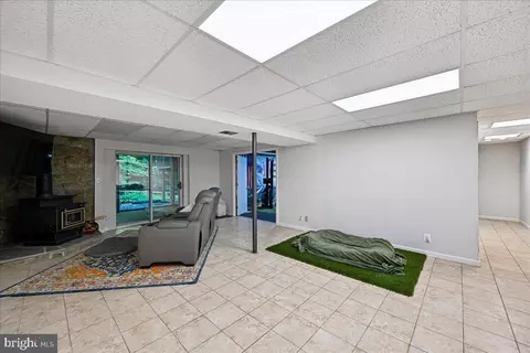 Living - 284 Southland Ct, Dunkirk, MD 20754 photo 2 of 2