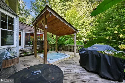 Exterior - 284 Southland Ct, Dunkirk, MD 20754 photo 4 of 10