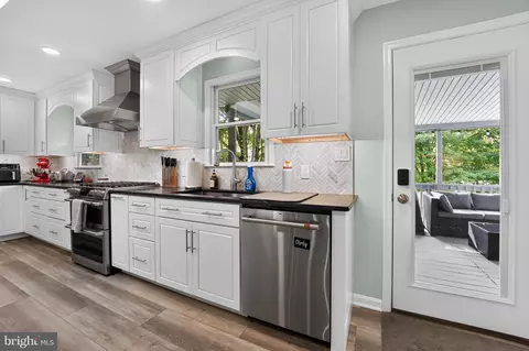 Kitchen - 7849 Elizabeth Rd, Pasadena, MD 21122 photo 7 of 7