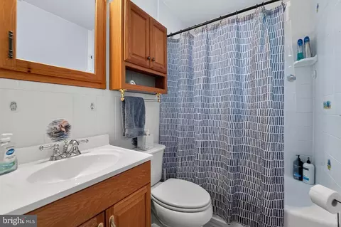 Bath - 7849 Elizabeth Rd, Pasadena, MD 21122 photo 2 of 3