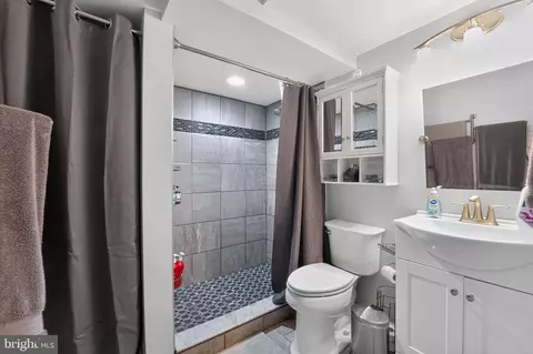 Bath - 7849 Elizabeth Rd, Pasadena, MD 21122 photo 3 of 3