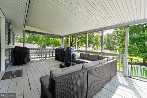 Exterior - 7849 Elizabeth Rd, Pasadena, MD 21122 photo 4 of 9