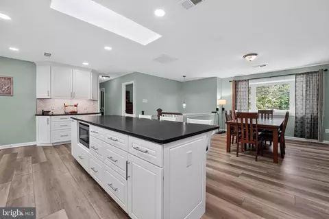 Kitchen - 7849 Elizabeth Rd, Pasadena, MD 21122 photo 6 of 7