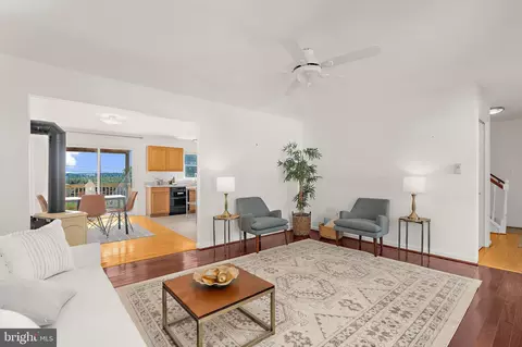Living - 611 Marshall St, Deale, MD 20751 photo 2 of 3
