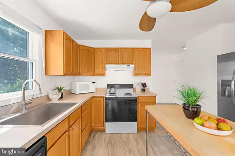 Kitchen - 611 Marshall St, Deale, MD 20751 photo 2 of 4