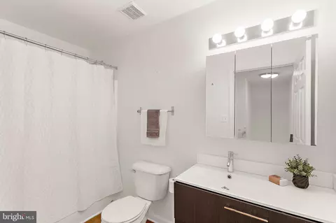 Bath - 611 Marshall St, Deale, MD 20751 photo 3 of 3