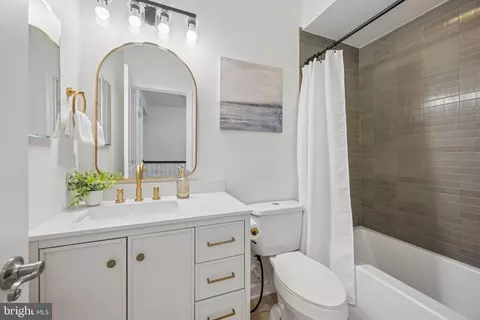 Bath - 8227 White Star Xing, Pasadena, MD 21122 photo 1 of 4