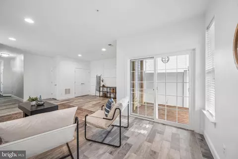 Entry Way - 8227 White Star Xing, Pasadena, MD 21122 photo 5 of 20