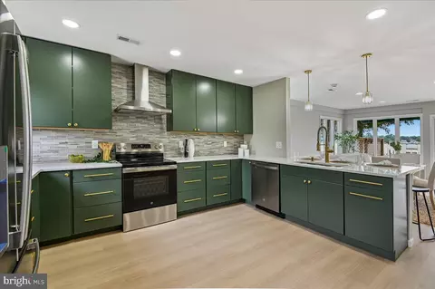 Kitchen - 2004 Goose Neck Rd, Pasadena, MD 21122 photo 1 of 2
