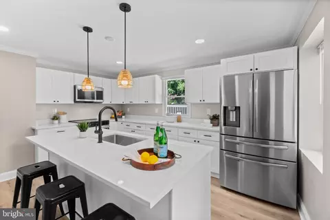 138 Carvel Beach Rd, Baltimore, MD 21226