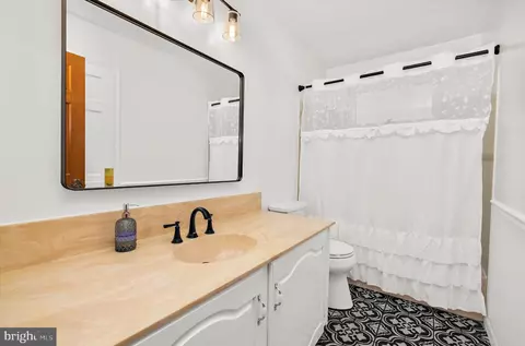 Bath - 1689 Twickenham Rd, Pasadena, MD 21122 photo 1 of 1