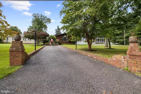 Exterior - 1689 Twickenham Rd, Pasadena, MD 21122 photo 1 of 7