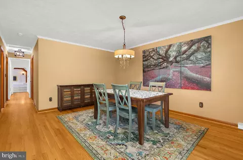 Dining - 1689 Twickenham Rd, Pasadena, MD 21122 photo 1 of 2