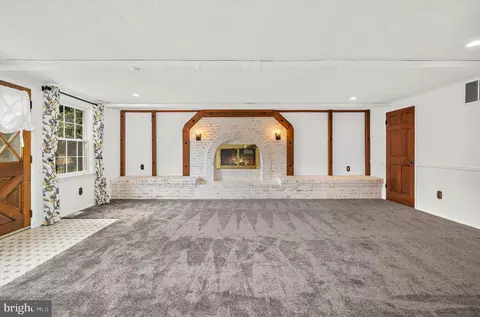 Living - 1689 Twickenham Rd, Pasadena, MD 21122 photo 1 of 3