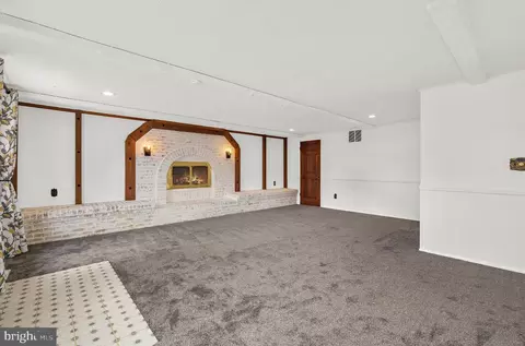Living - 1689 Twickenham Rd, Pasadena, MD 21122 photo 2 of 3