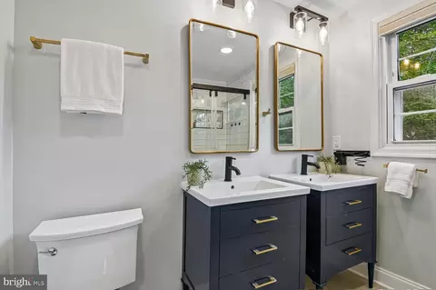 Bath - 1728 Whitfield Ct, Crofton, MD 21114 photo 2 of 3