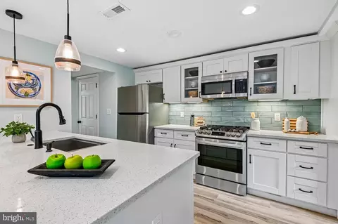 Kitchen - 1728 Whitfield Ct, Crofton, MD 21114 photo 2 of 3