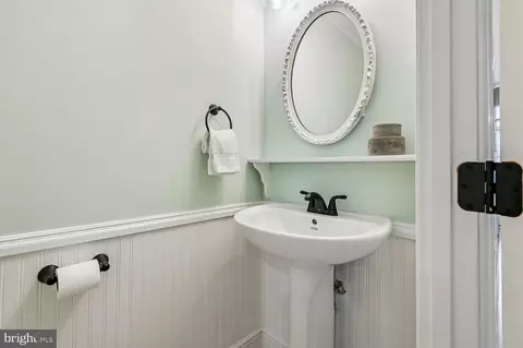 Entry Way - 1728 Whitfield Ct, Crofton, MD 21114 photo 2 of 3