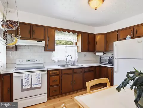 Kitchen - 8176 Lea Rd, Pasadena, MD 21122 photo 2 of 2
