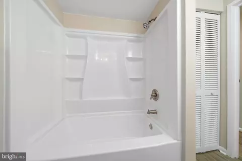 Bath - 2572 Riva Rd #17B, Annapolis, MD 21401 photo 2 of 2