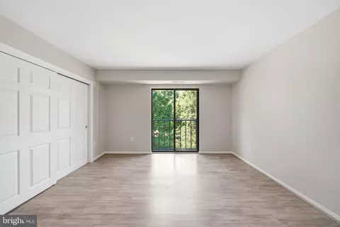Living - 2572 Riva Rd #17B, Annapolis, MD 21401 photo 4 of 4