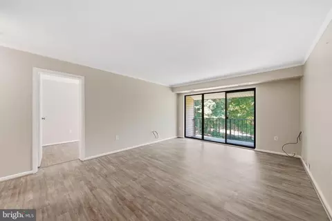 Living - 2572 Riva Rd #17B, Annapolis, MD 21401 photo 1 of 4