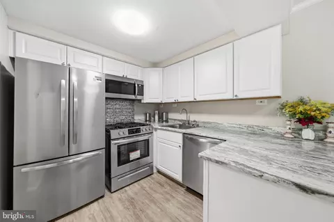 Kitchen - 2572 Riva Rd #17B, Annapolis, MD 21401 photo 2 of 2