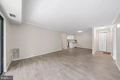 Living - 2572 Riva Rd #17B, Annapolis, MD 21401 photo 2 of 4