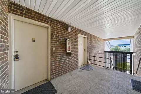 Entry Way - 2572 Riva Rd #17B, Annapolis, MD 21401 photo 1 of 1