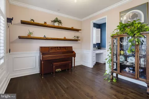 Entry Way - 3705 5th Ave, Edgewater, MD 21037 photo 2 of 4