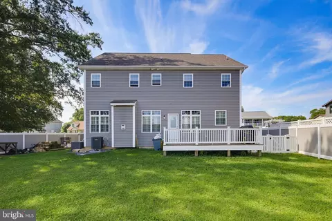 Exterior - 3705 5th Ave, Edgewater, MD 21037 photo 3 of 7