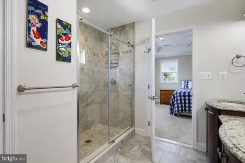 Bath - 3705 5th Ave, Edgewater, MD 21037 photo 2 of 4