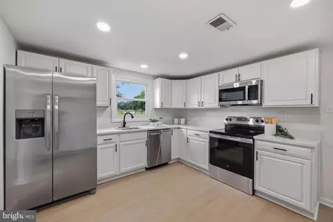 Kitchen - 984 Fall Circle Way, Gambrills, MD 21054 photo 1 of 2