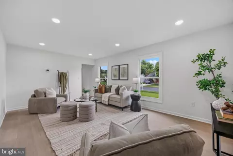 Living - 984 Fall Circle Way, Gambrills, MD 21054 photo 2 of 2