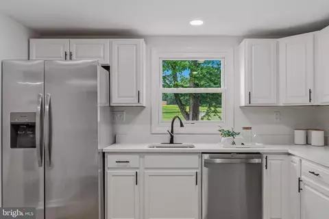 Kitchen - 984 Fall Circle Way, Gambrills, MD 21054 photo 2 of 2