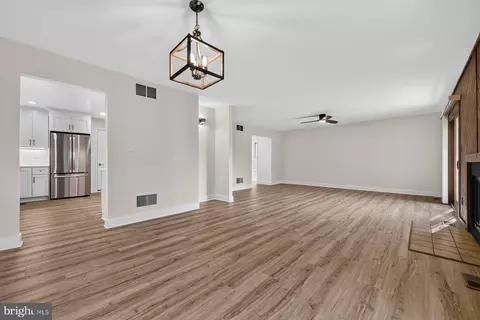 Living - 282 Riverside Dr, Pasadena, MD 21122 photo 3 of 5