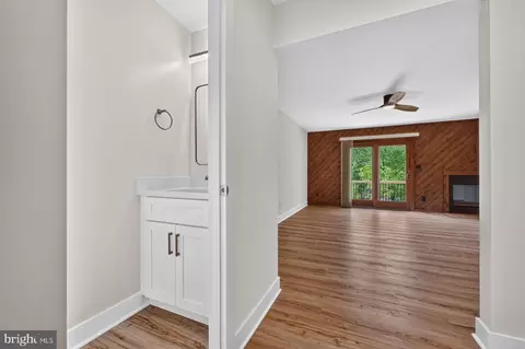 Entry Way - 282 Riverside Dr, Pasadena, MD 21122 photo 7 of 7