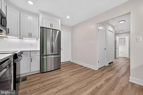 Entry Way - 282 Riverside Dr, Pasadena, MD 21122 photo 1 of 7