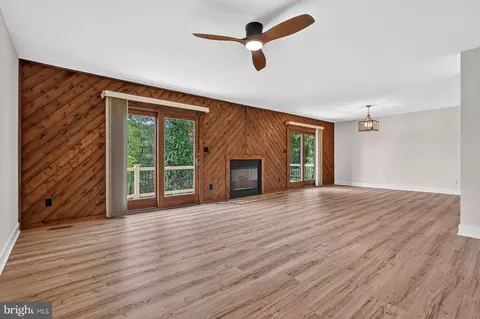 Living - 282 Riverside Dr, Pasadena, MD 21122 photo 4 of 5