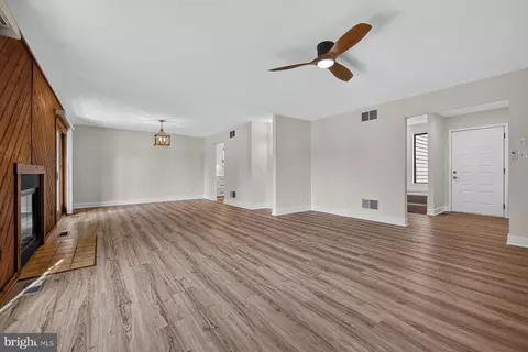 Living - 282 Riverside Dr, Pasadena, MD 21122 photo 2 of 5
