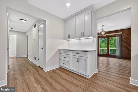 Entry Way - 282 Riverside Dr, Pasadena, MD 21122 photo 3 of 7