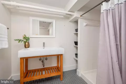 Bath - Undisclosed, Annapolis, MD 21401 photo 2 of 2