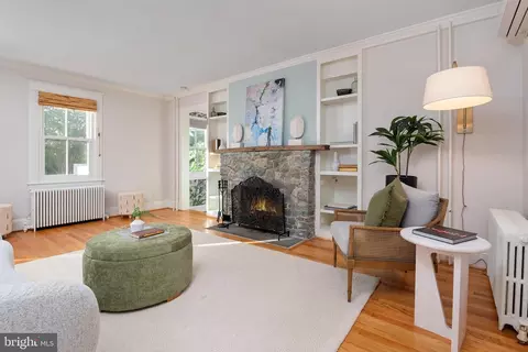 Living - Undisclosed, Annapolis, MD 21401 photo 2 of 2